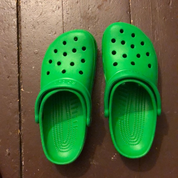 grass green crocs